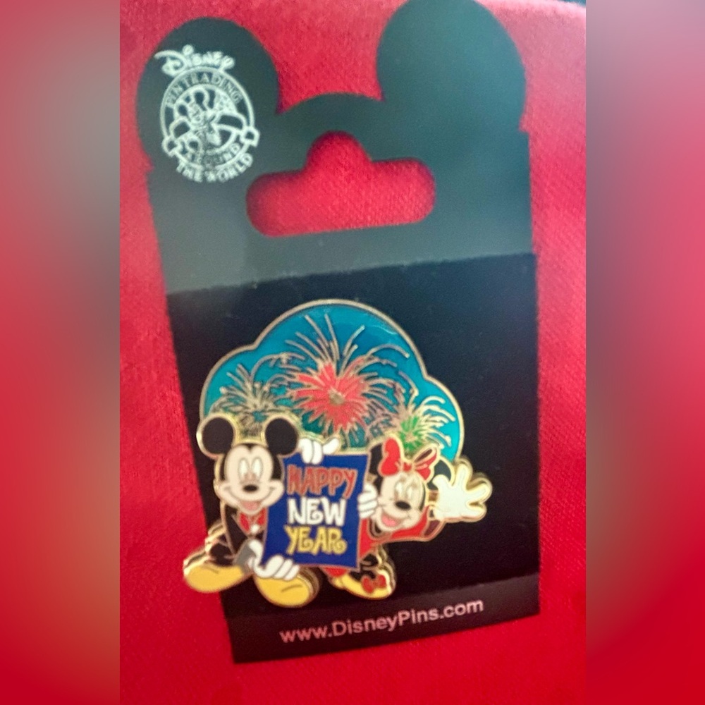 Disney Happy New Year Celebration Pin Mickey & Minnie Brand New